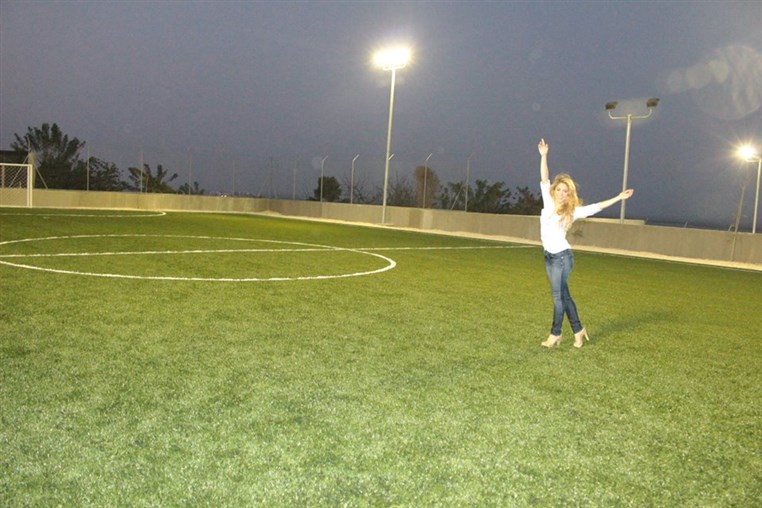 Shakira Opens School in Colombia